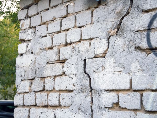 Cracked Brick Wall Repair in South Zanesville